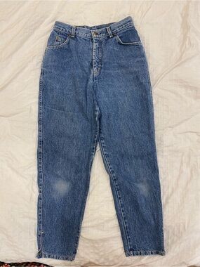 Vintage Levi's High Rise Mom Jeans Medium Wash Denim